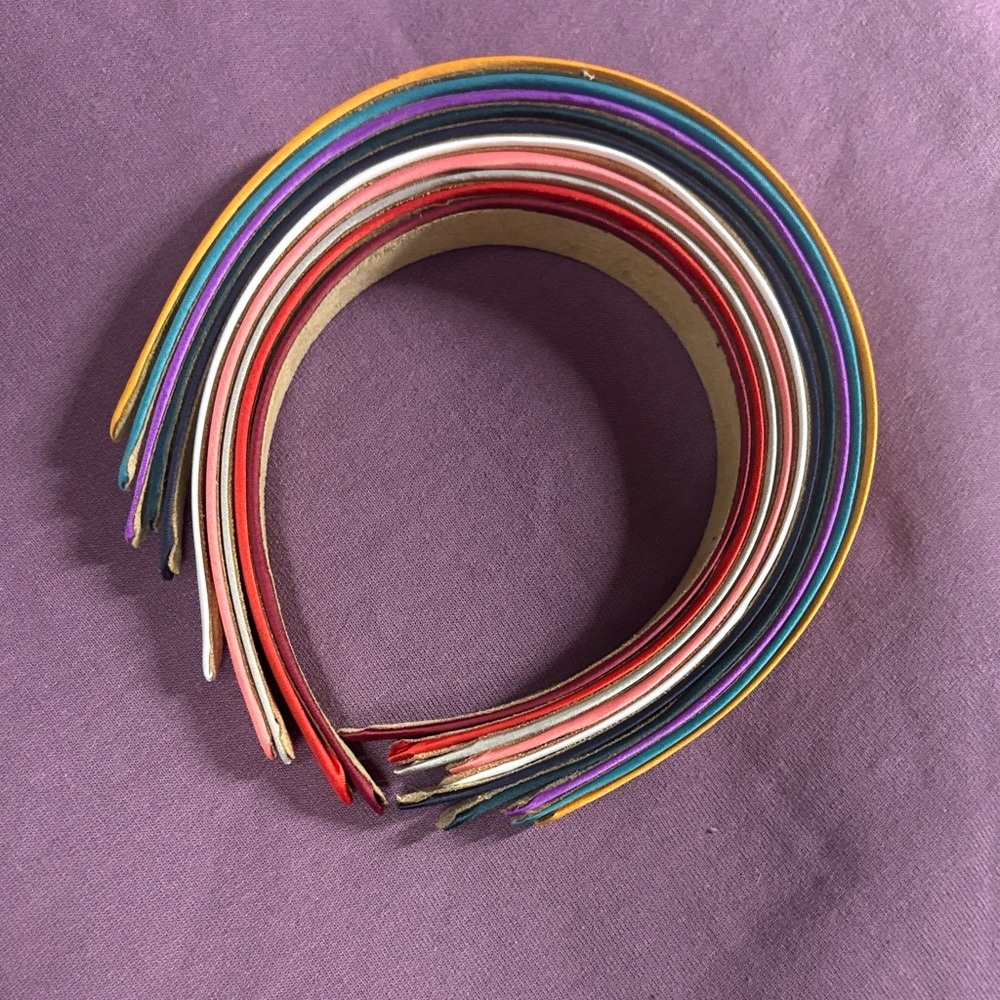 Multipack of colorful headbands